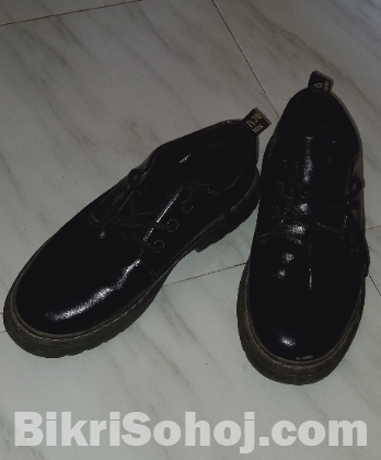 BLACK FORMAL SHOE